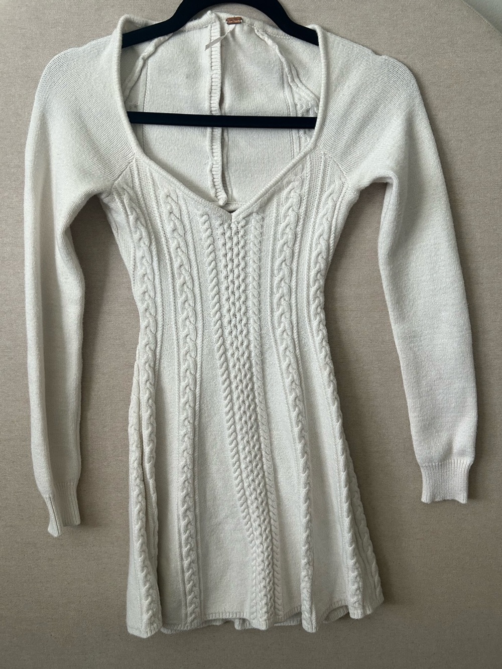 Free People- Cream Cable Knit V‑Neck Sweater Dress- XS